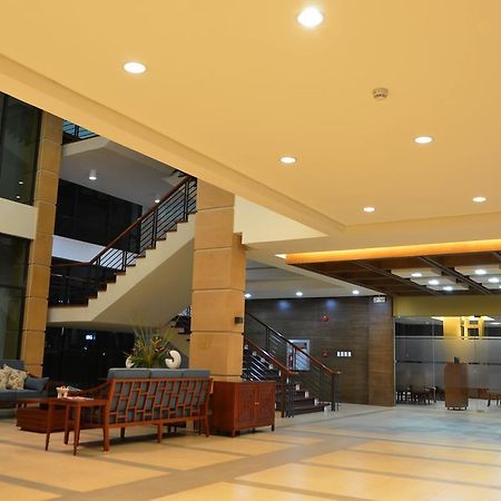 ริเวอร์เมาท์ โฮเต็ล แอนด์ รีสอร์ต Hotel Sarrat ภายนอก รูปภาพ