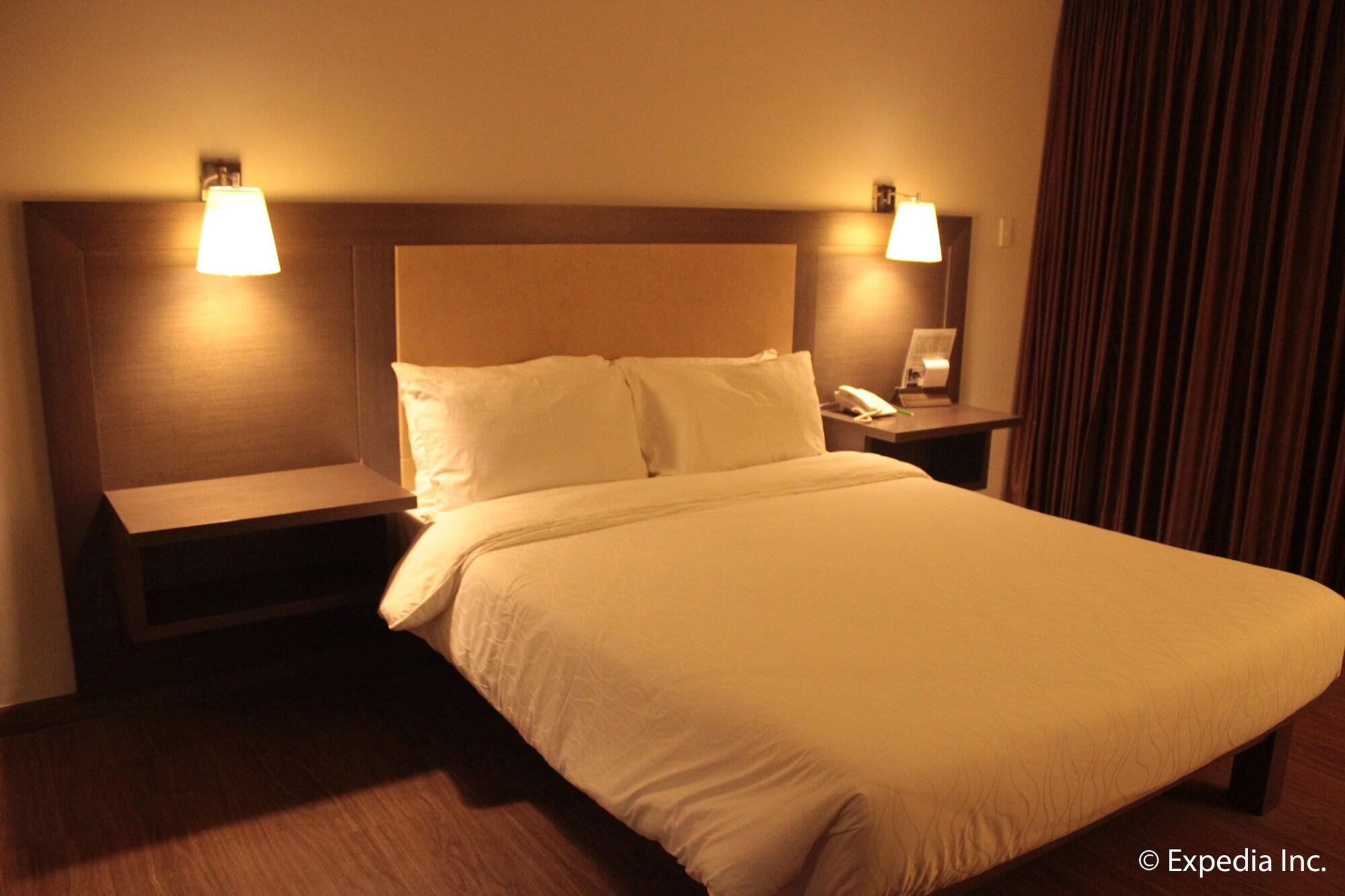 ริเวอร์เมาท์ โฮเต็ล แอนด์ รีสอร์ต Hotel Sarrat ภายนอก รูปภาพ