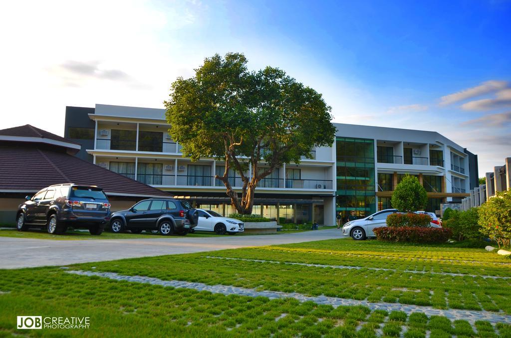 ริเวอร์เมาท์ โฮเต็ล แอนด์ รีสอร์ต Hotel Sarrat ภายนอก รูปภาพ