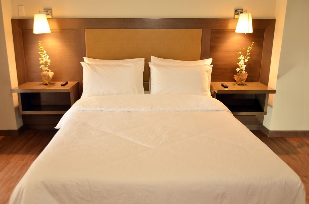 ริเวอร์เมาท์ โฮเต็ล แอนด์ รีสอร์ต Hotel Sarrat ภายนอก รูปภาพ
