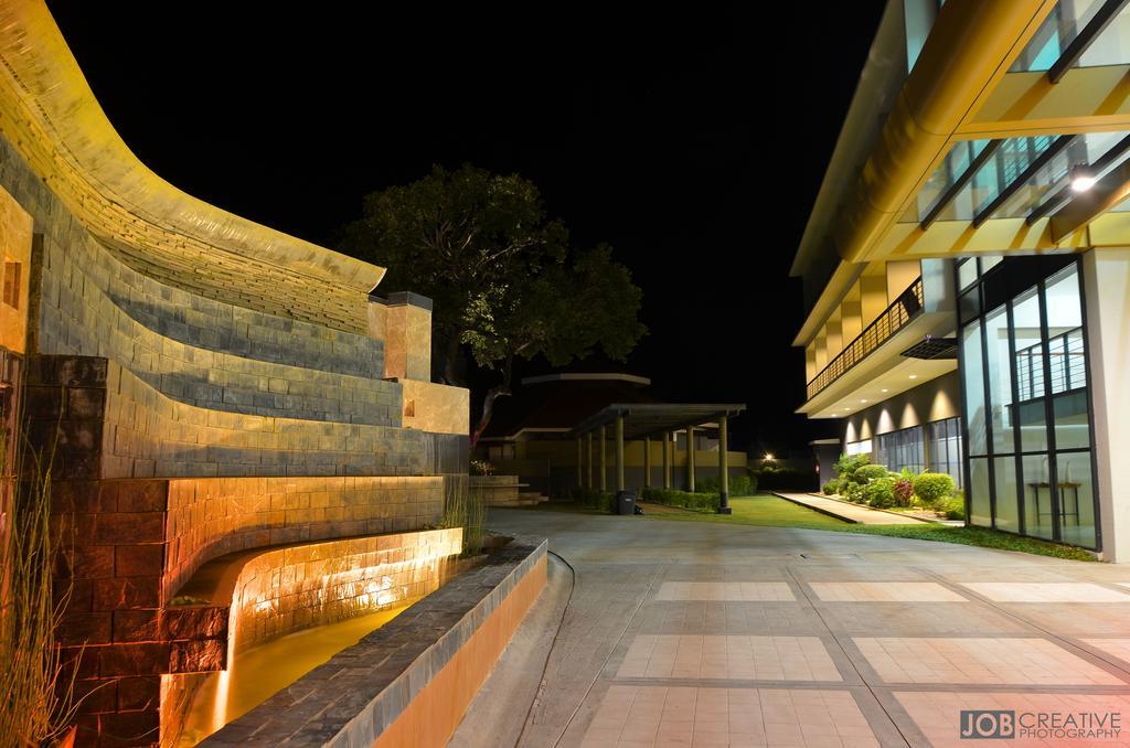 ริเวอร์เมาท์ โฮเต็ล แอนด์ รีสอร์ต Hotel Sarrat ภายนอก รูปภาพ