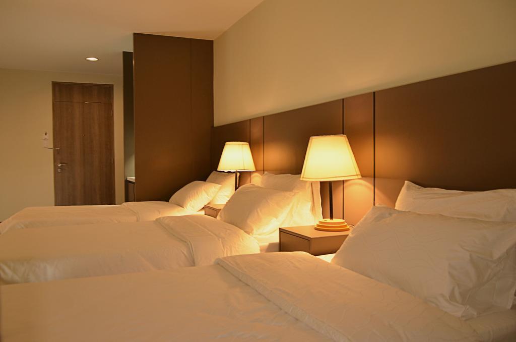 ริเวอร์เมาท์ โฮเต็ล แอนด์ รีสอร์ต Hotel Sarrat ภายนอก รูปภาพ