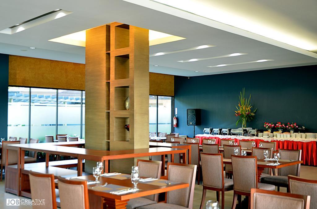 ริเวอร์เมาท์ โฮเต็ล แอนด์ รีสอร์ต Hotel Sarrat ภายนอก รูปภาพ