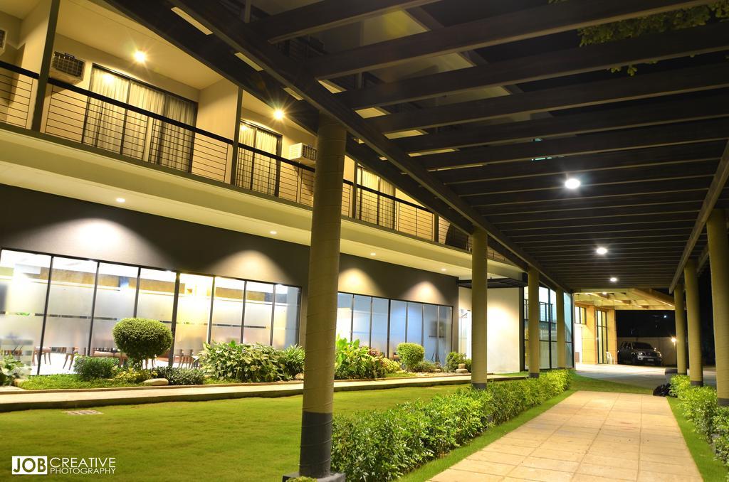 ริเวอร์เมาท์ โฮเต็ล แอนด์ รีสอร์ต Hotel Sarrat ภายนอก รูปภาพ