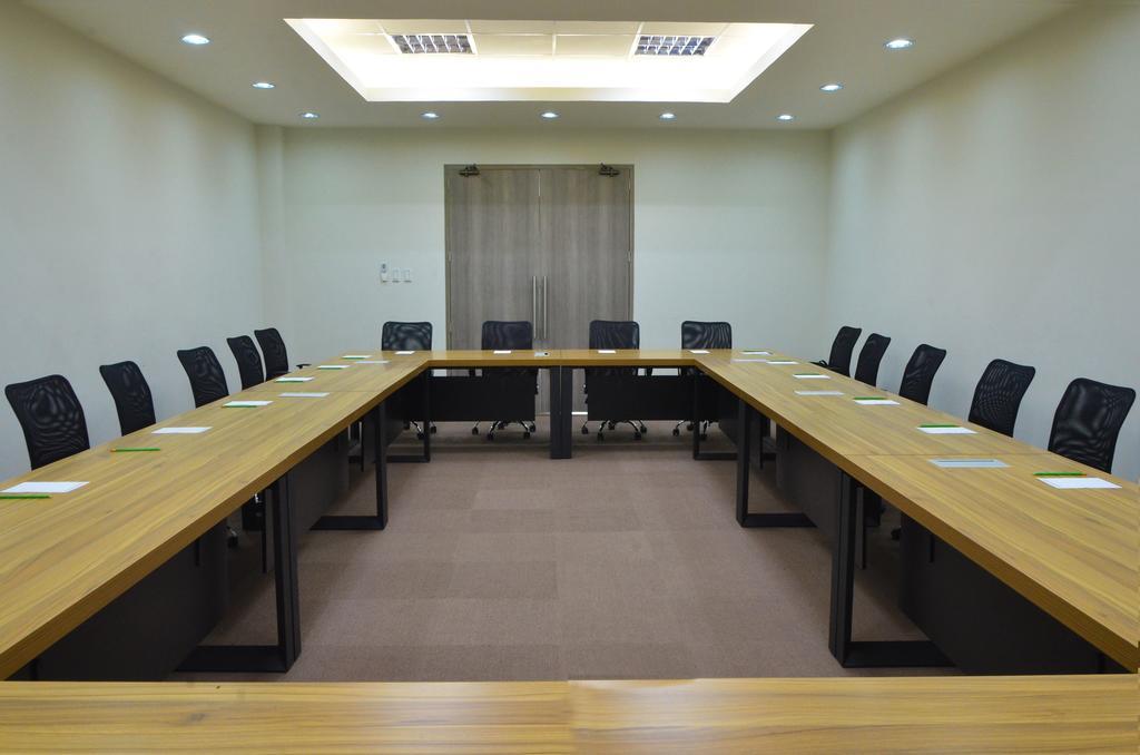ริเวอร์เมาท์ โฮเต็ล แอนด์ รีสอร์ต Hotel Sarrat ภายนอก รูปภาพ