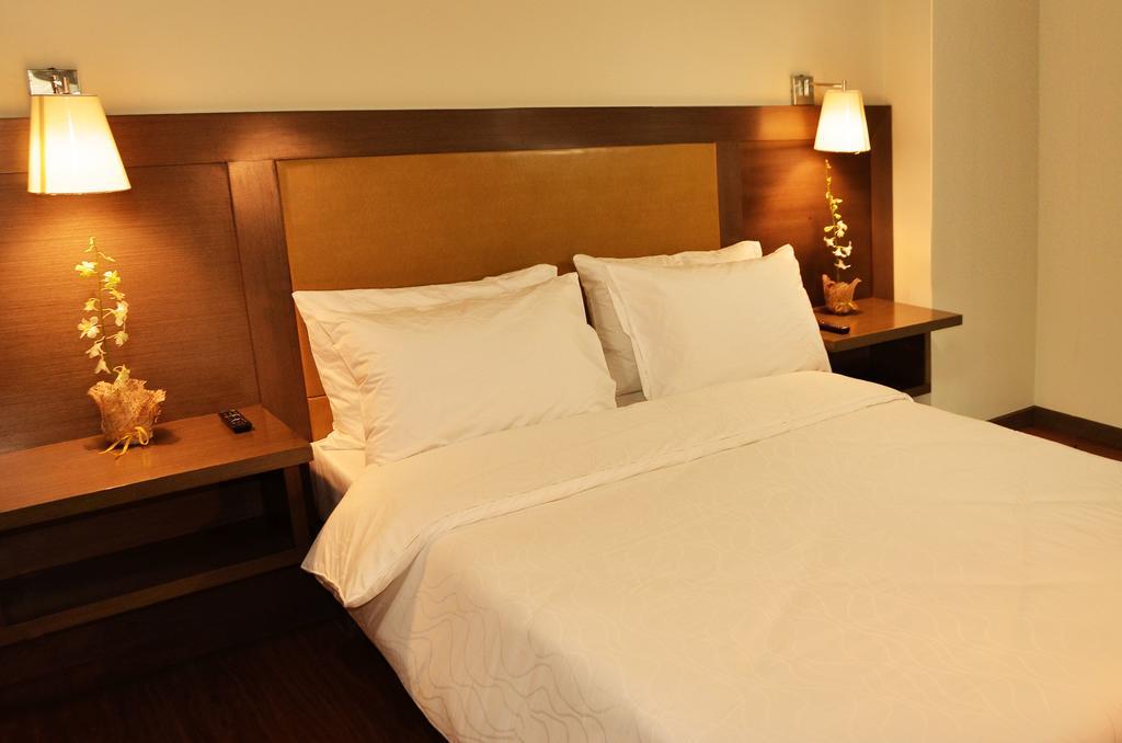 ริเวอร์เมาท์ โฮเต็ล แอนด์ รีสอร์ต Hotel Sarrat ภายนอก รูปภาพ