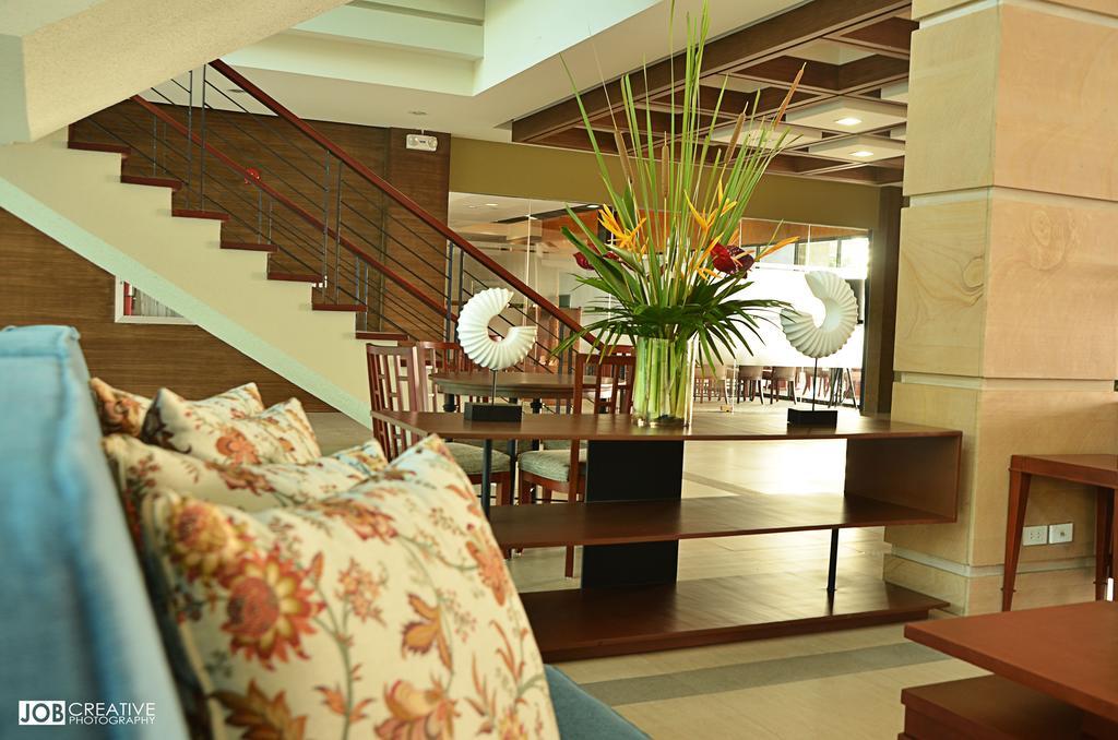 ริเวอร์เมาท์ โฮเต็ล แอนด์ รีสอร์ต Hotel Sarrat ภายนอก รูปภาพ