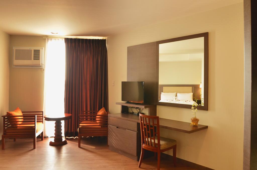 ริเวอร์เมาท์ โฮเต็ล แอนด์ รีสอร์ต Hotel Sarrat ภายนอก รูปภาพ