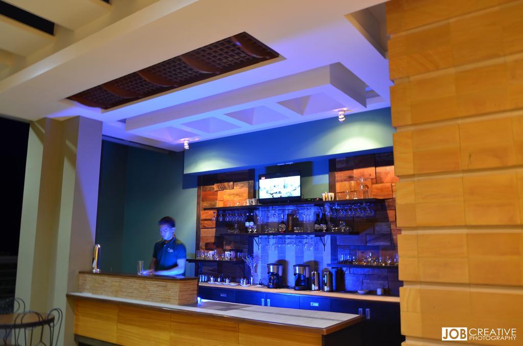 ริเวอร์เมาท์ โฮเต็ล แอนด์ รีสอร์ต Hotel Sarrat ภายนอก รูปภาพ