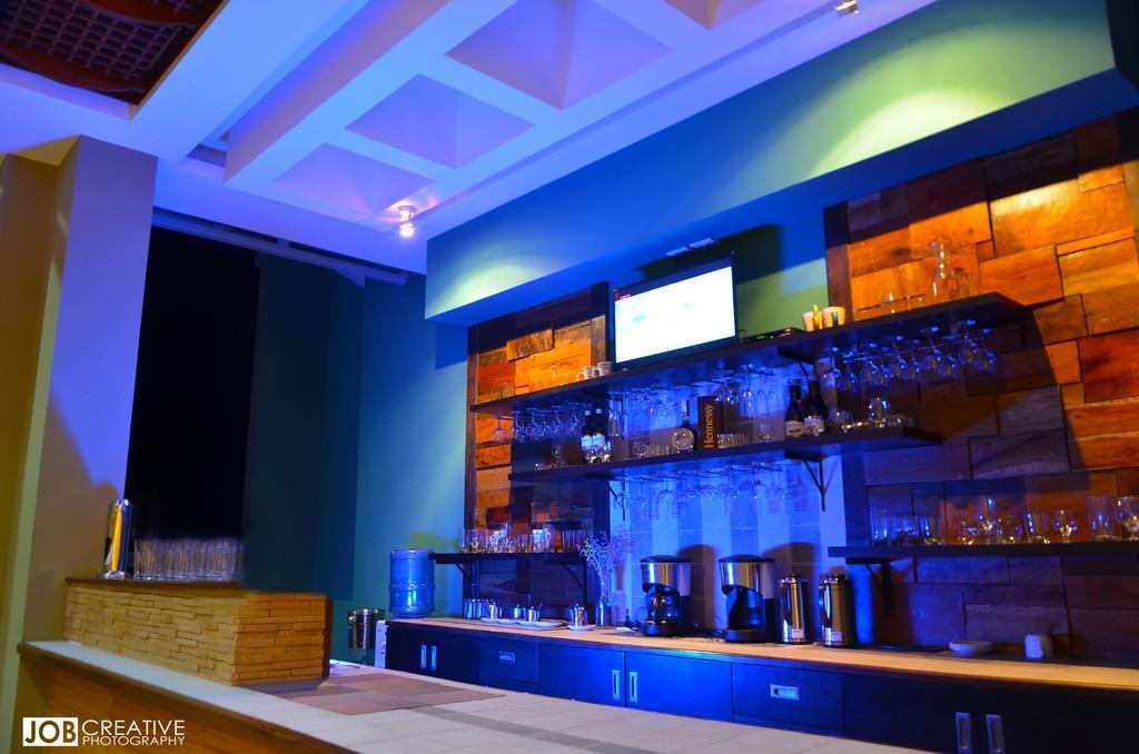 ริเวอร์เมาท์ โฮเต็ล แอนด์ รีสอร์ต Hotel Sarrat ภายนอก รูปภาพ