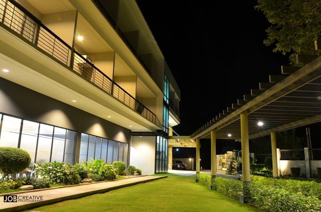 ริเวอร์เมาท์ โฮเต็ล แอนด์ รีสอร์ต Hotel Sarrat ภายนอก รูปภาพ