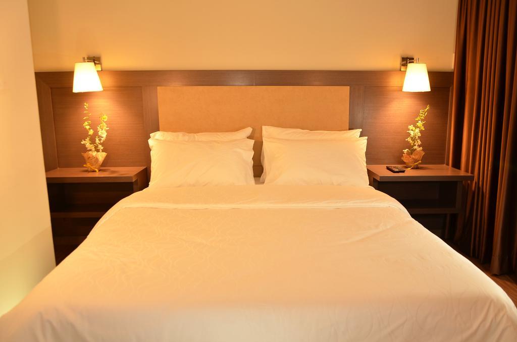 ริเวอร์เมาท์ โฮเต็ล แอนด์ รีสอร์ต Hotel Sarrat ภายนอก รูปภาพ