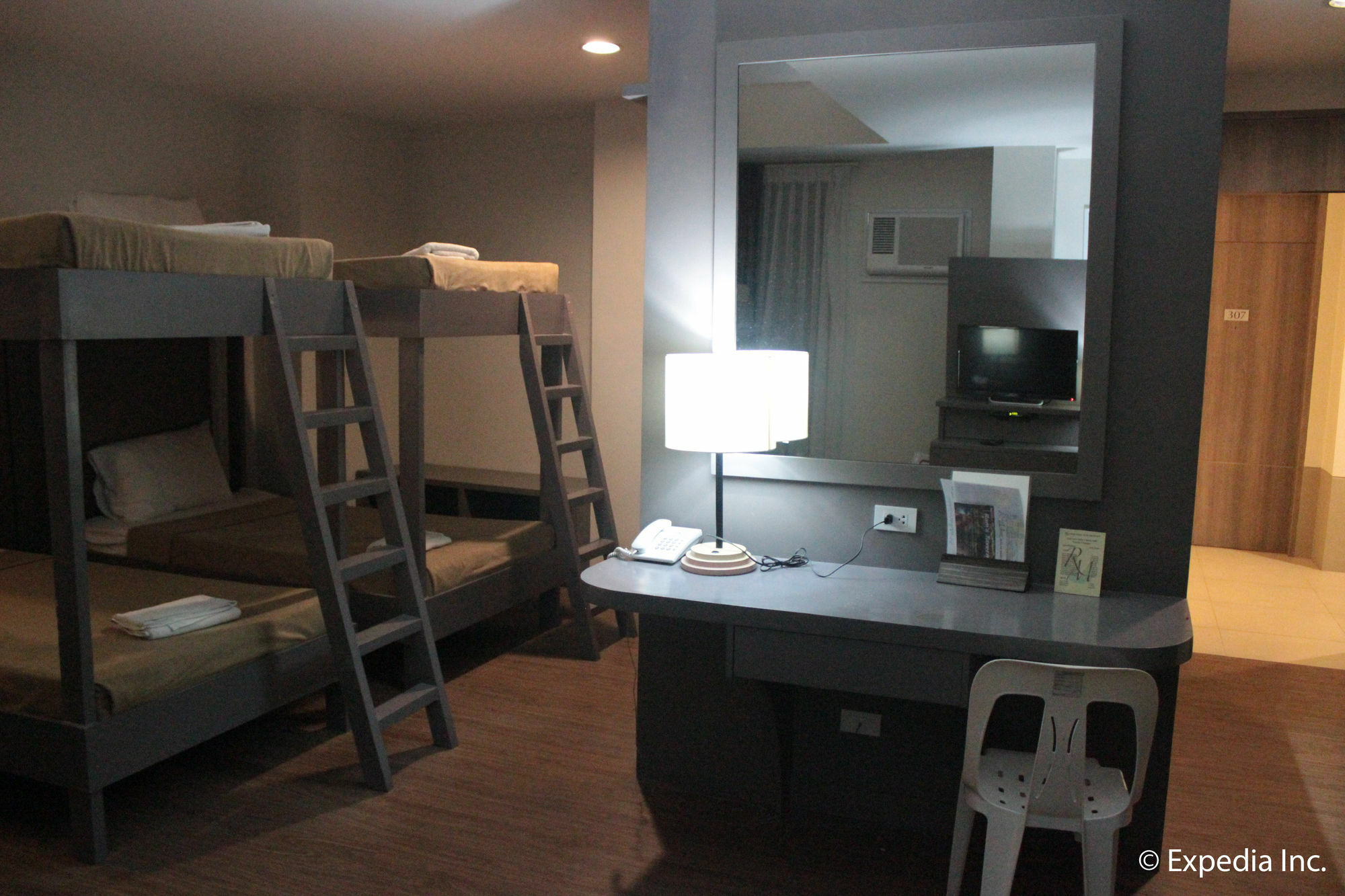 ริเวอร์เมาท์ โฮเต็ล แอนด์ รีสอร์ต Hotel Sarrat ภายนอก รูปภาพ
