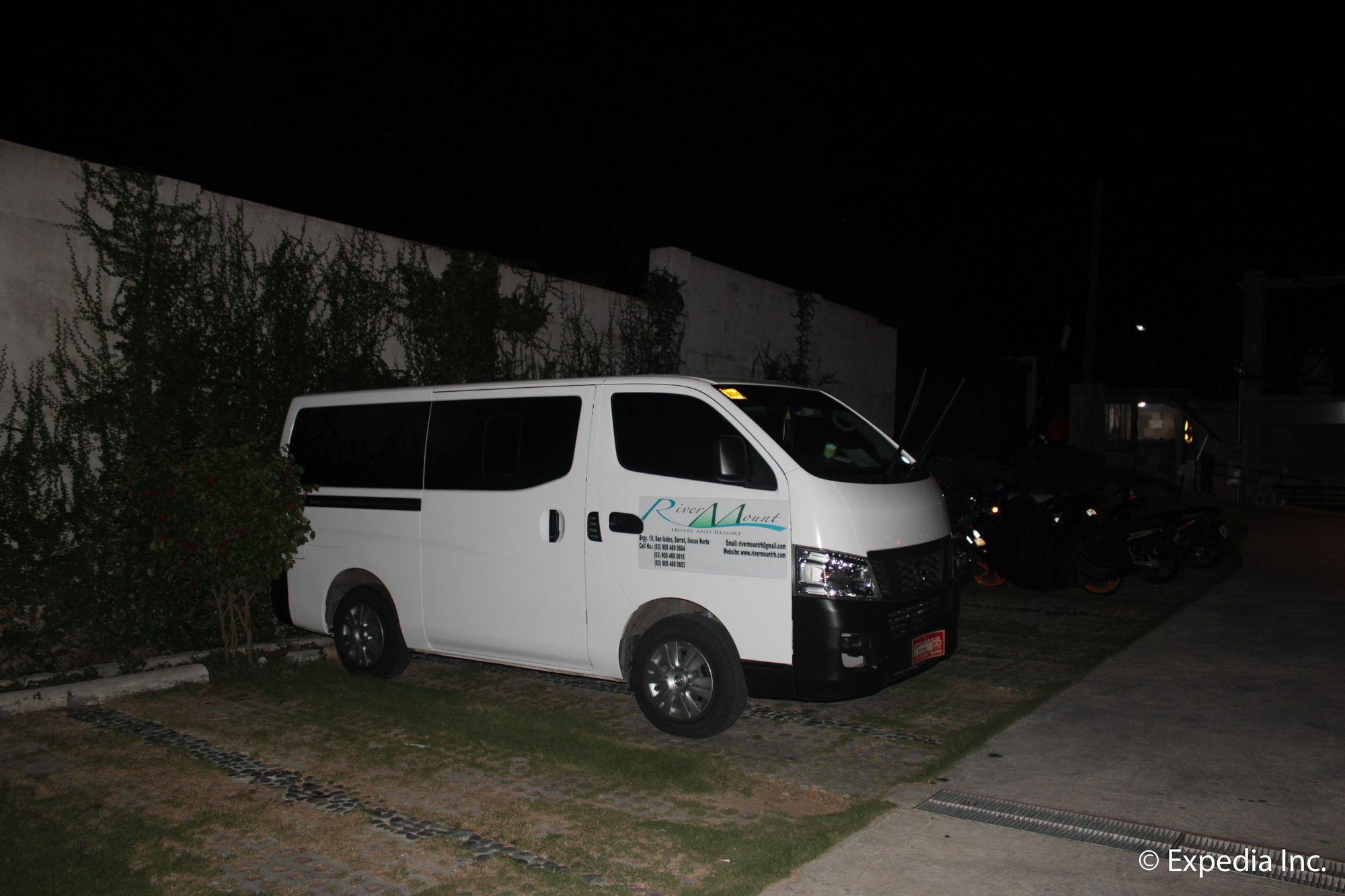 ริเวอร์เมาท์ โฮเต็ล แอนด์ รีสอร์ต Hotel Sarrat ภายนอก รูปภาพ