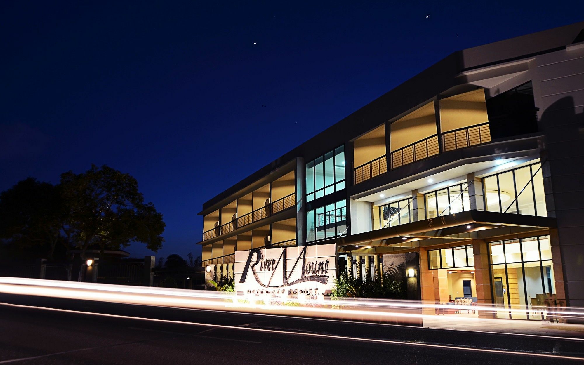 ริเวอร์เมาท์ โฮเต็ล แอนด์ รีสอร์ต Hotel Sarrat ภายนอก รูปภาพ