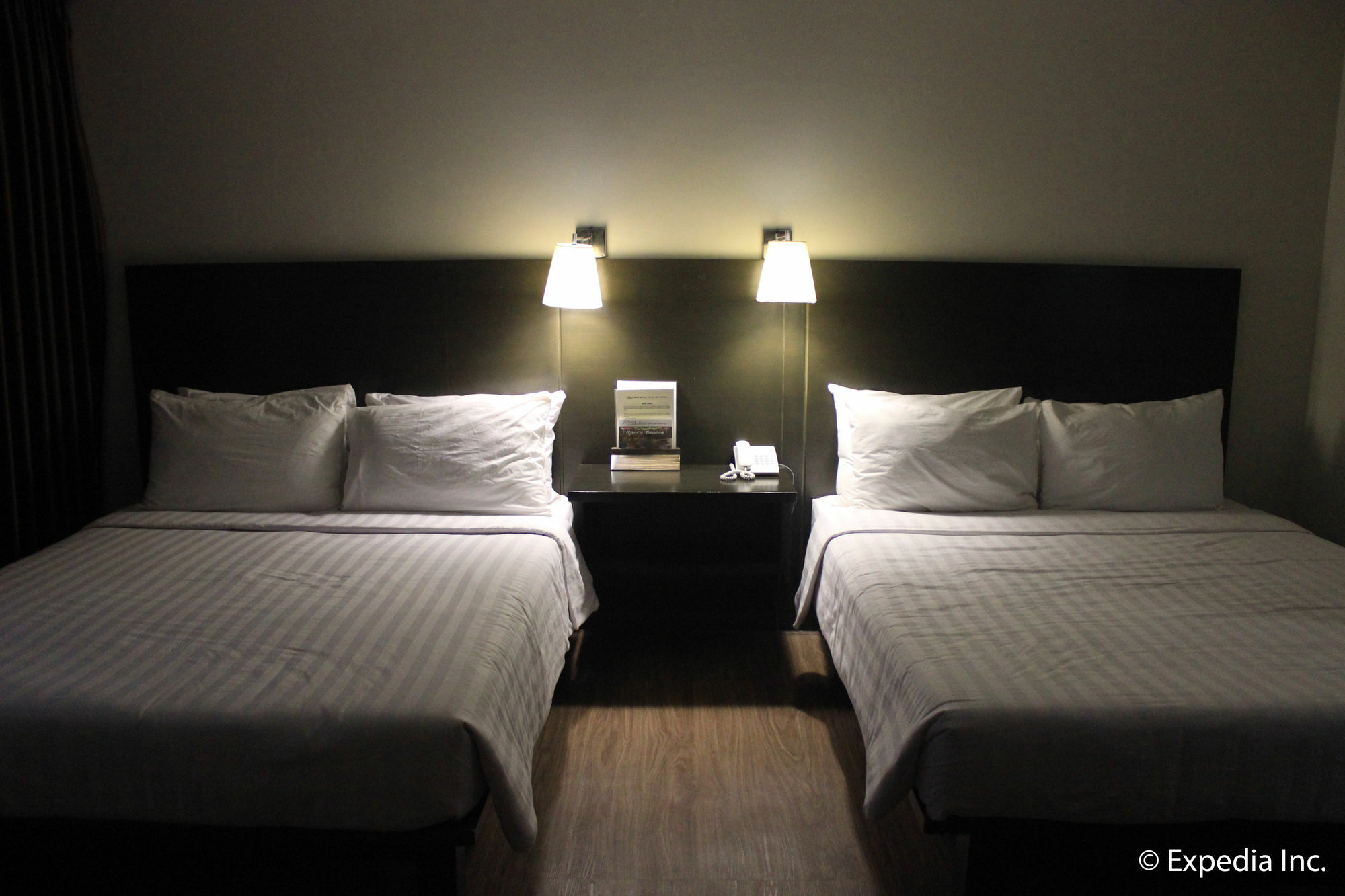 ริเวอร์เมาท์ โฮเต็ล แอนด์ รีสอร์ต Hotel Sarrat ภายนอก รูปภาพ