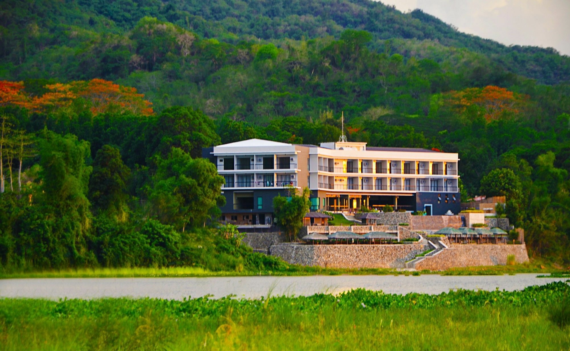 ริเวอร์เมาท์ โฮเต็ล แอนด์ รีสอร์ต Hotel Sarrat ภายนอก รูปภาพ
